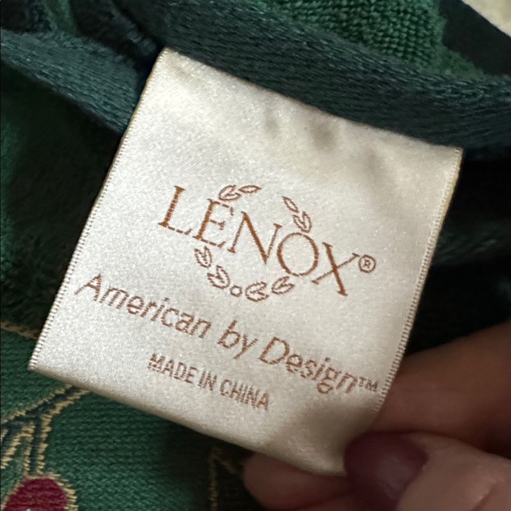 NWOT 2 Lenox Green and Red Holiday Towels - Picture 5 of 6